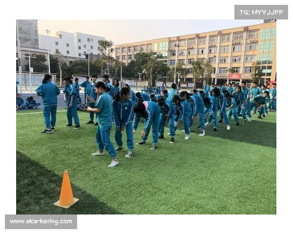 埃尔南戈麦斯兄弟带领34名儿童混战球场上演欢乐竞技盛宴